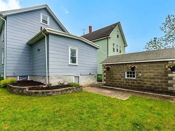 4th image of 10 Elm Ct