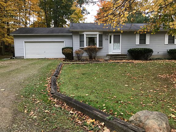3rd image of 206 Evergreen Dr