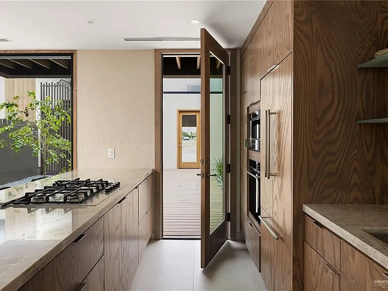 1414 S 7th Ave — Photo 12
