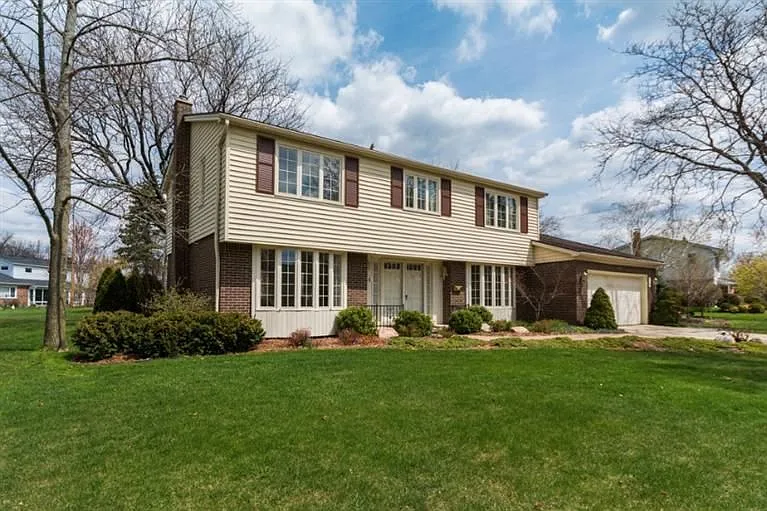 636 Wembley Ct photo 1