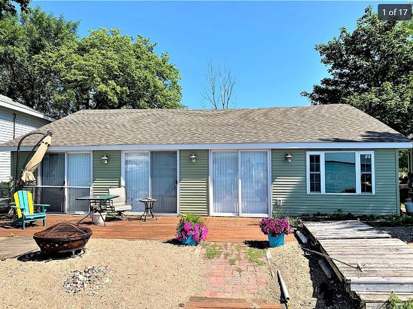 25031 McClelland Dr, Spirit Lake, IA 51360