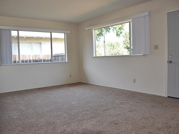 5th image of 263 Superior Dr APT A