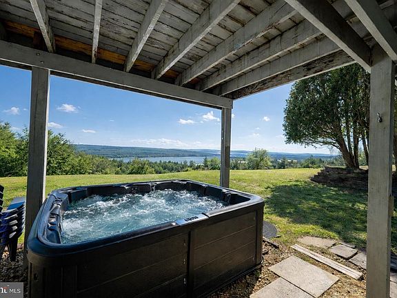 2nd image of 467 Paradise Ridge Rd
