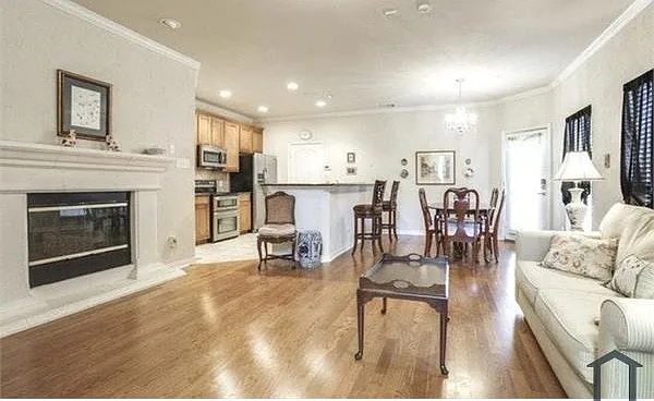 4 bed, 2243 sqft, $2,700 — Photo 3