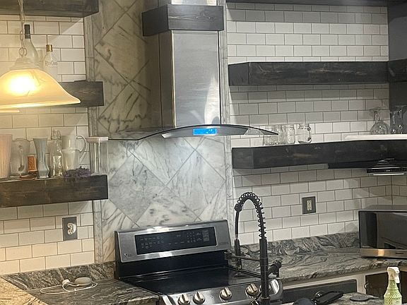 4th image of 1504 Pemberton Ln #2