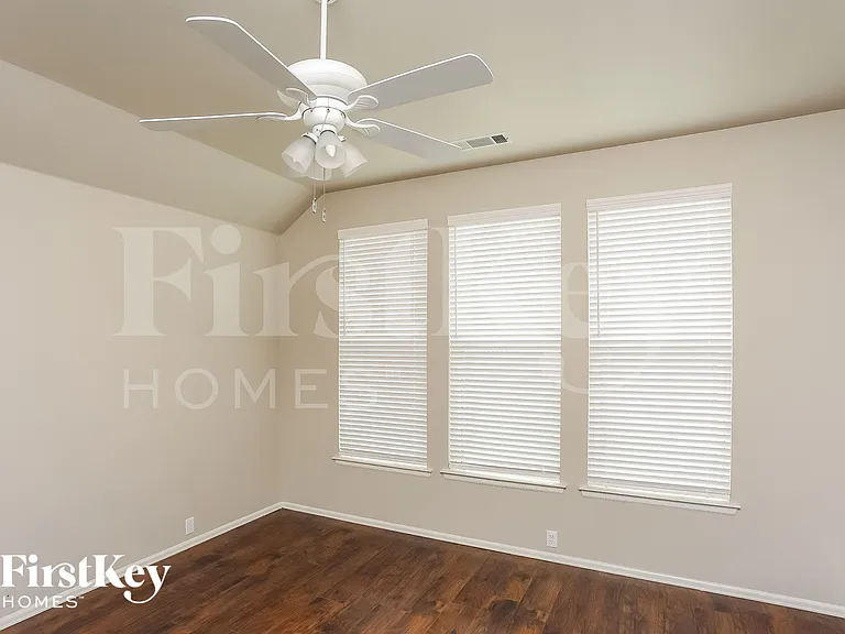 2744 Cedar Ridge Ln — Photo 3