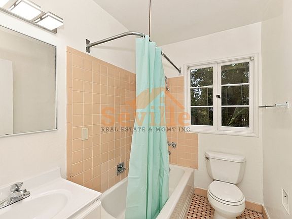 3rd image of 1526 Arch St #7