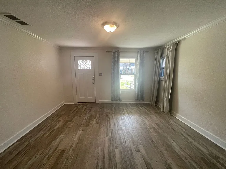 3320 W 5th St — Photo 8