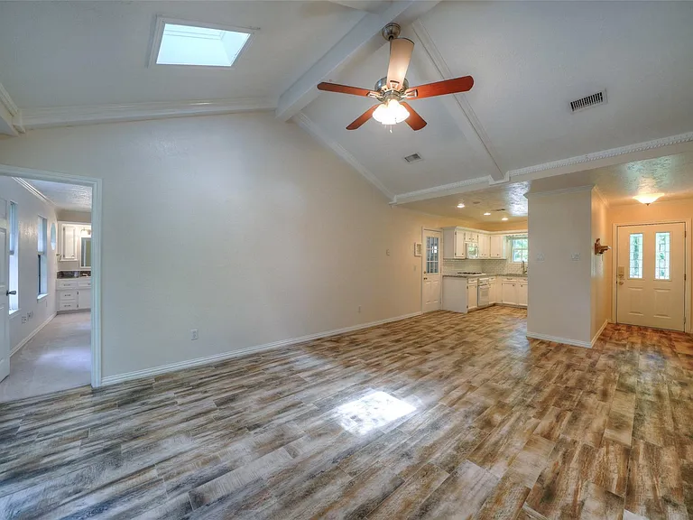 9 Oldstream Ct — Photo 4