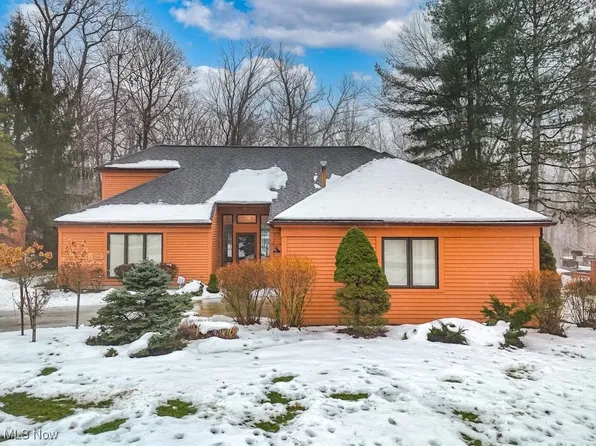 942 Hemlock Ln, Northfield, OH 44067