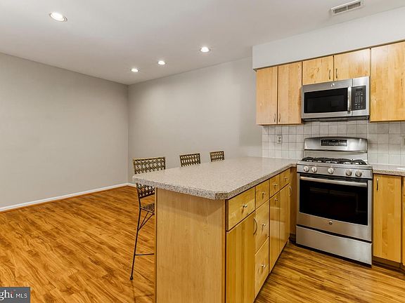 4th image of 30 Caraway Ct