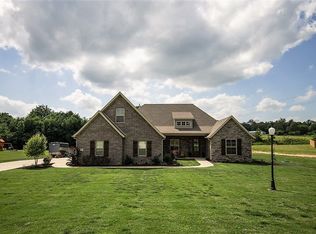 708 King Arthur Dr, Elm Springs, AR 72728