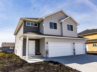 6787 28th St S, Fargo, ND