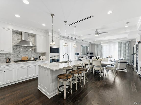 4th image of 5000 Royal Ct #5103