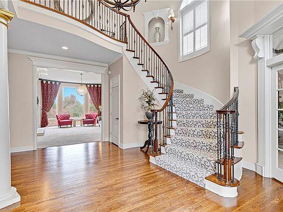 5th image of 14305 Connell St