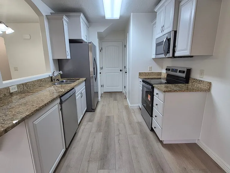 1000 E Bluff View Dr #32 — Photo 4
