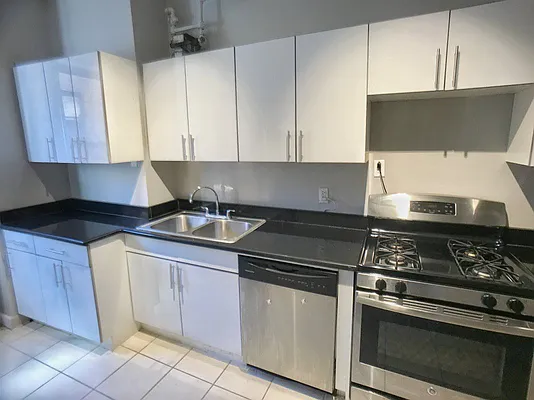 Rented by Bohemia Realty Group | media 10