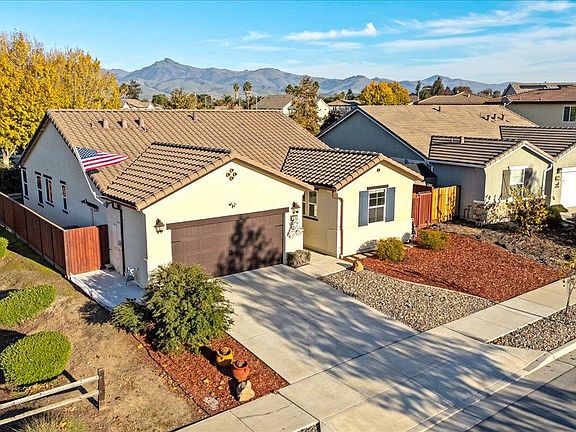 3rd image of 215 Lucero Dr