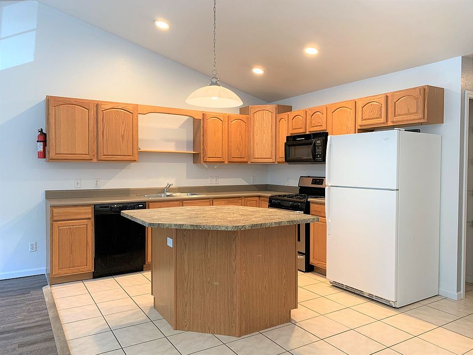 4 Bed/2 Bath Townhomes Near WMU Campus 415 S Kendall Ave Kalamazoo MI