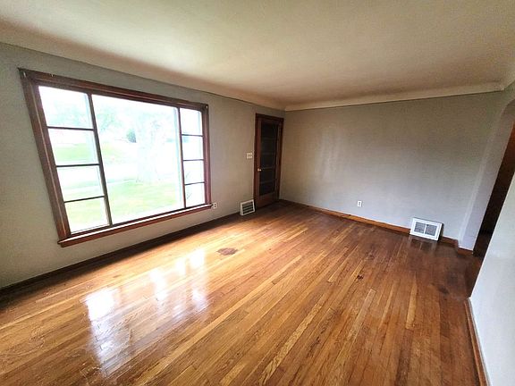 3rd image of 5008 E 86th St