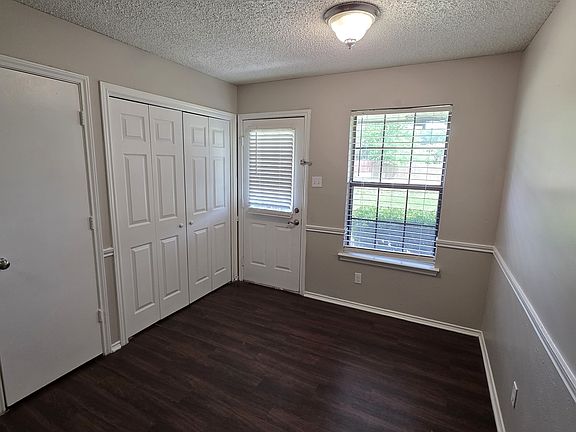 5th image of 566 E Windsor Dr