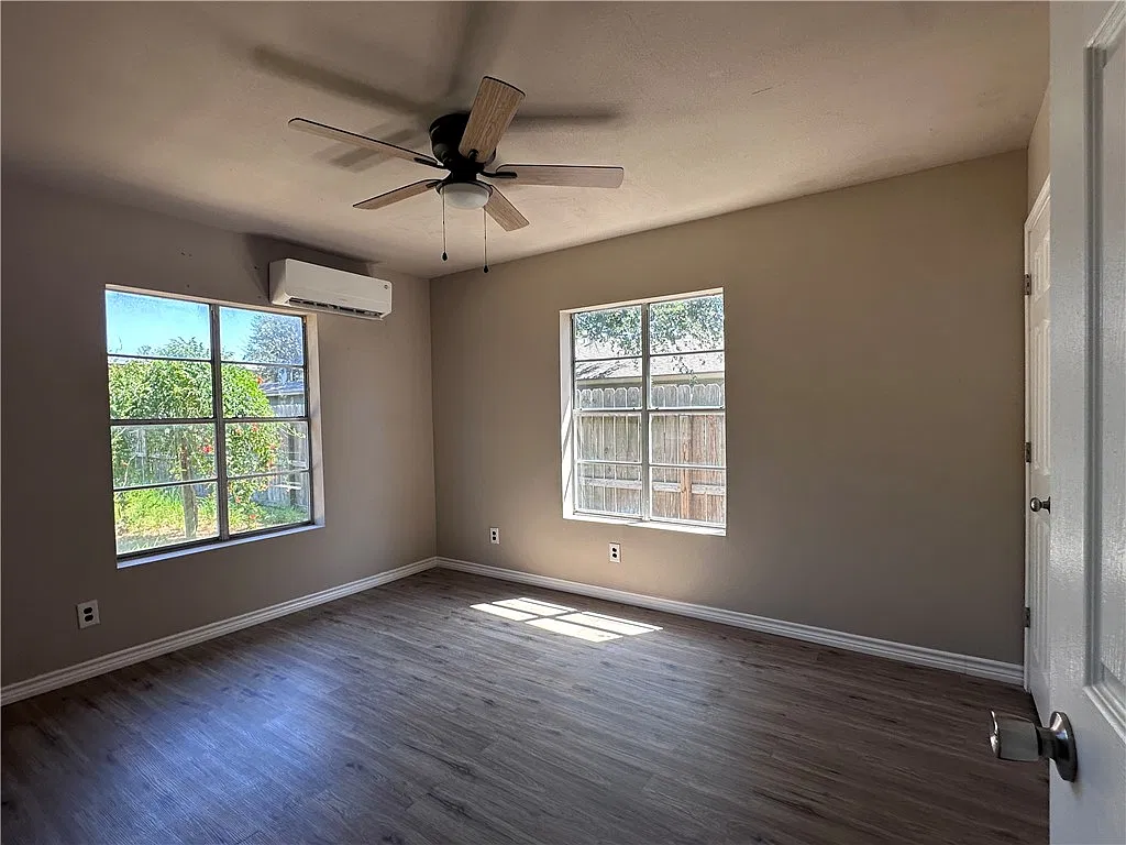 2 bed, 1.0 bath, 793 sqft, $1,400 — Photo 4