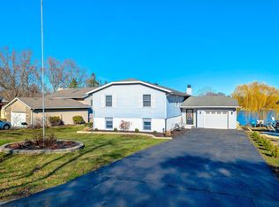 1065 Shoreline Rd, Crown Point, IN 46307