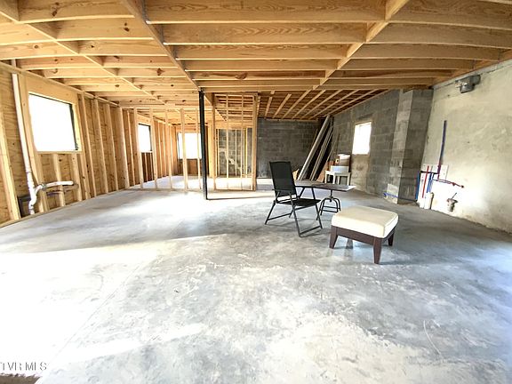2nd image of 509 W Broadway St