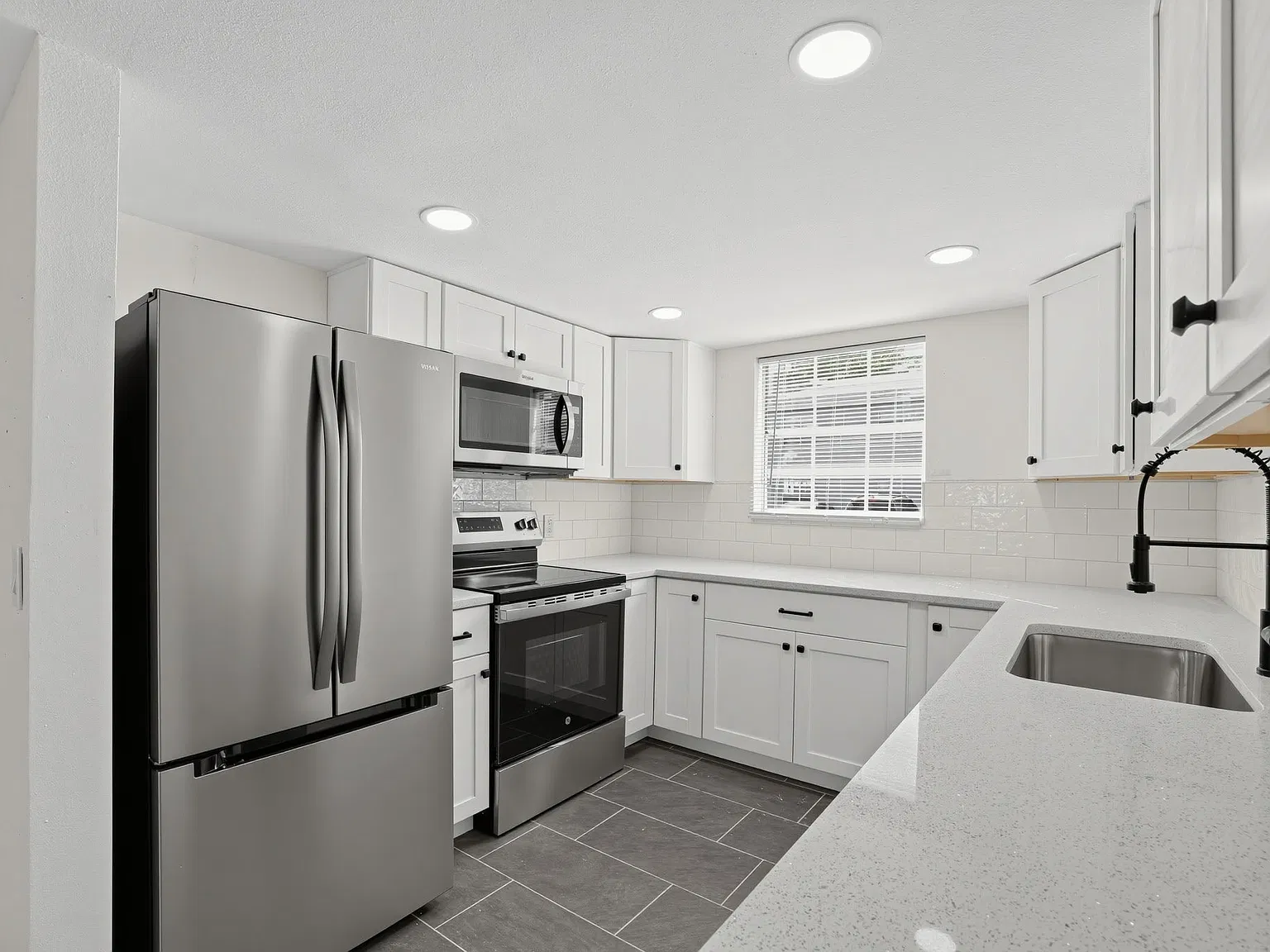 Fully remodeled, all-new appliances and water filtration system. — Photo 3