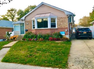 22711 56th Ave, Flushing, NY 11364