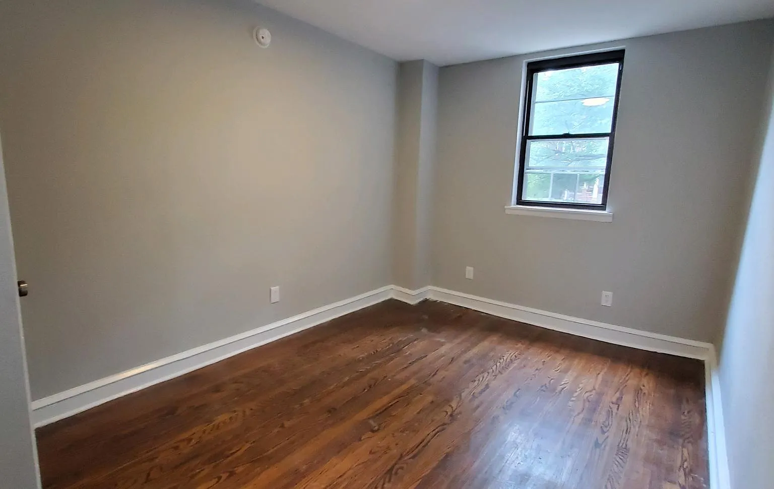 1 bed, 900 sqft, $1,375 — Photo 2