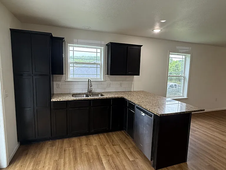 212 Hunter Ave — Photo 8