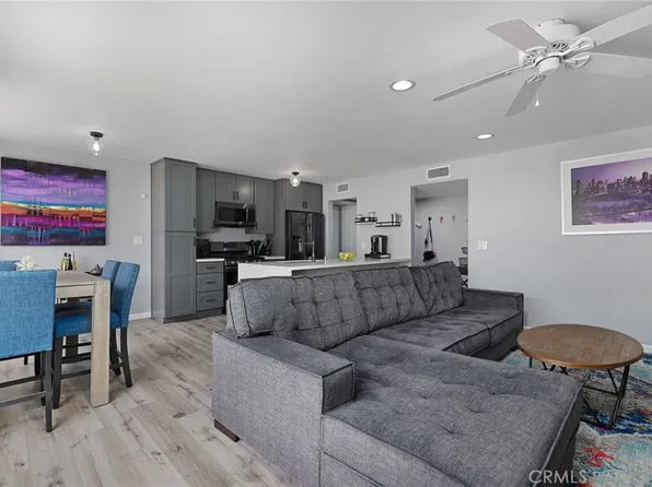 18640 Collins St APT 219, Tarzana, CA 91356