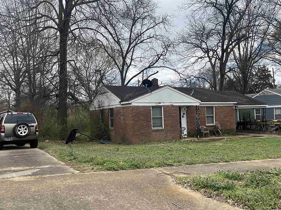 2nd image of 2531 Dwight Rd