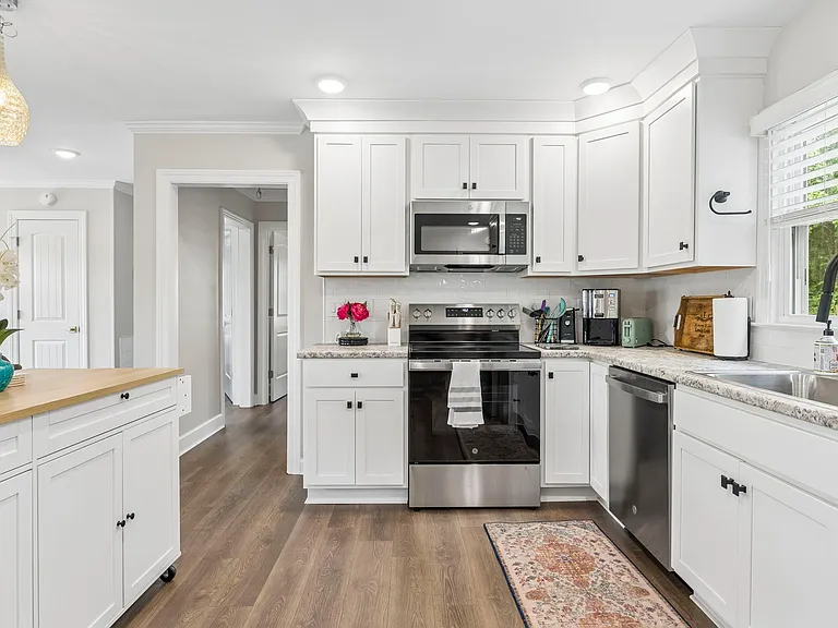 715 Lynn St — Photo 8