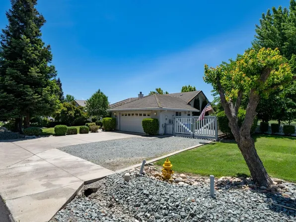 890 Saint Andrews Dr, Valley Springs, CA 95252