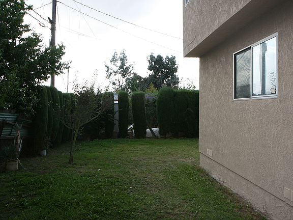 3rd image of 16926 Eastwood Ave