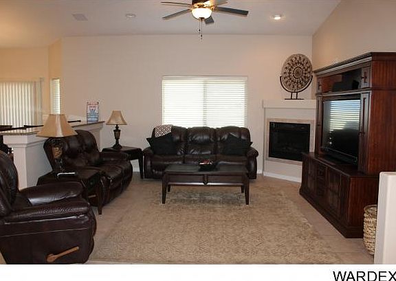 5th image of 907 Saint Claire Dr