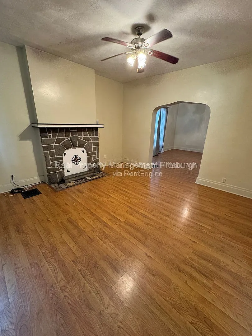 4 bed, 2.0 bath, 2100 sqft, $1,600 — Photo 2