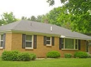 4037 Meadow Ln, Saint Joseph, MI 49085
