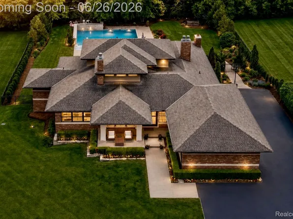 30442 S Greenbriar Rd, Franklin, MI 48025