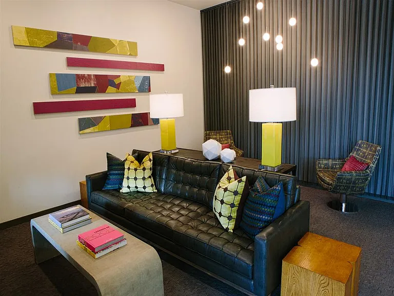 HUB 9 — Photo 37