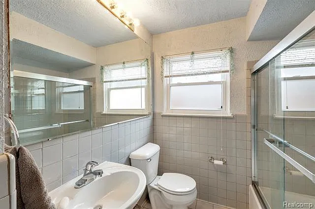 6620 Colonial St — Photo 2