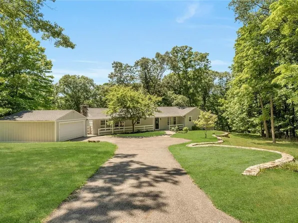 6 Kinnicutt Road, Pound Ridge, NY 10576