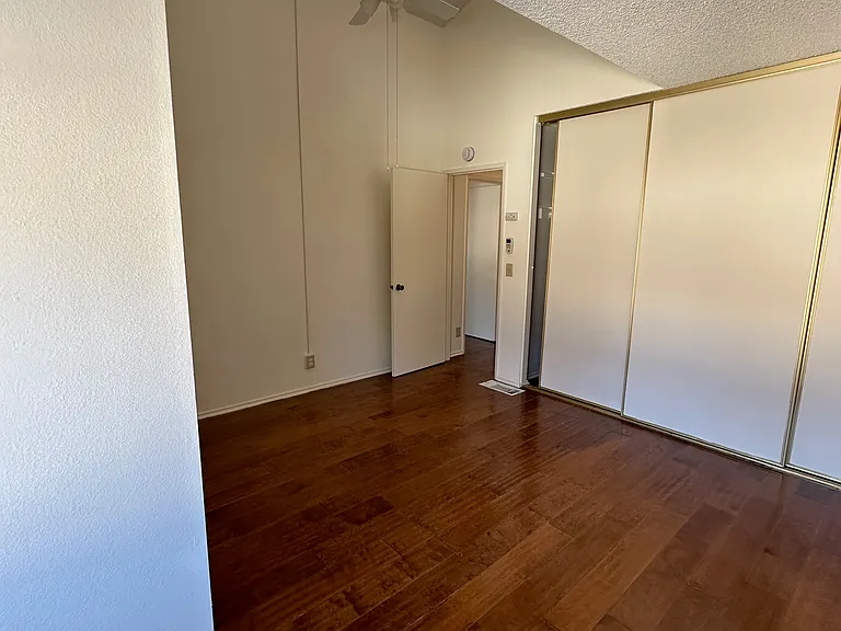 Greendale Ln — Photo 15