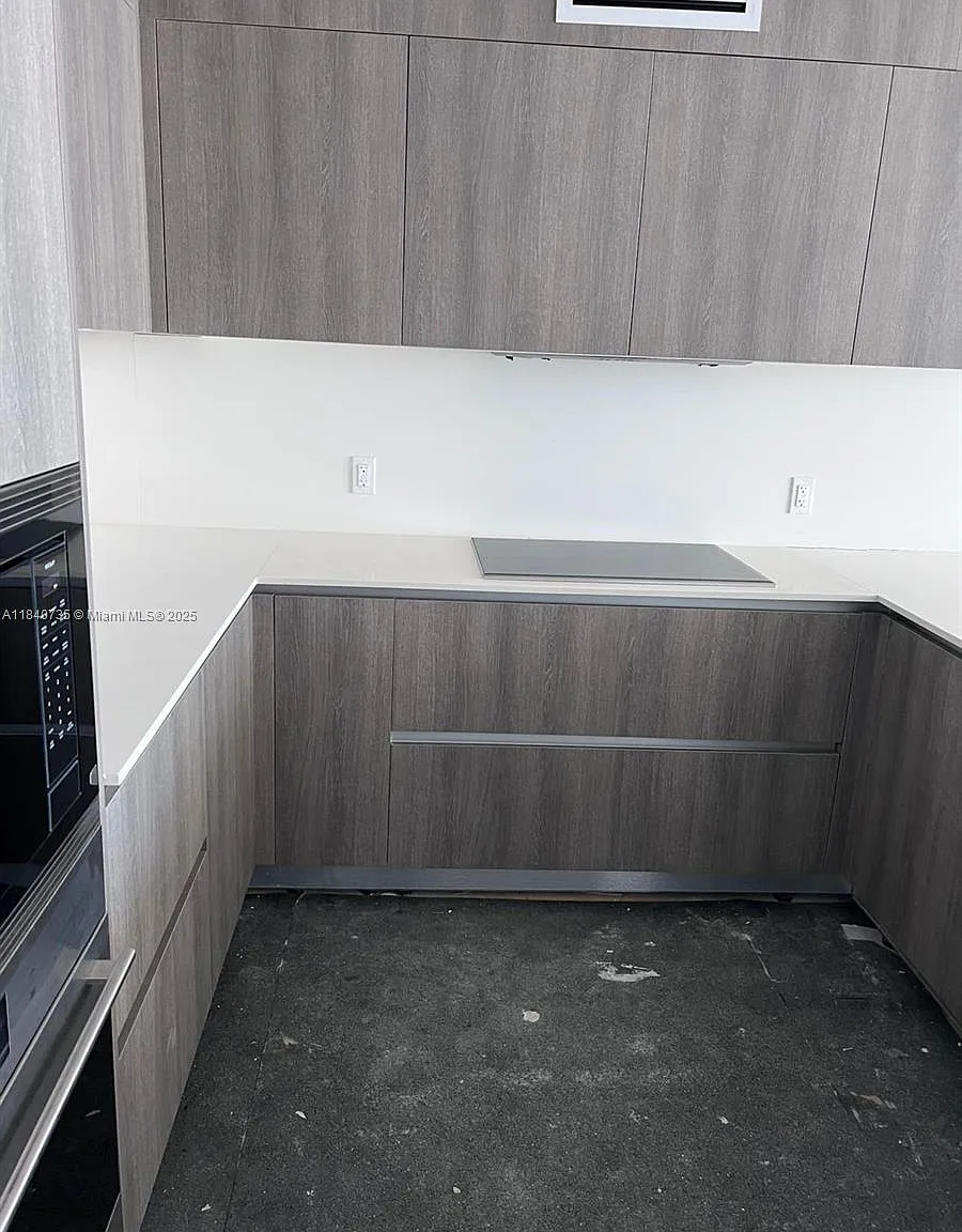 Aurora Condo — Photo 4