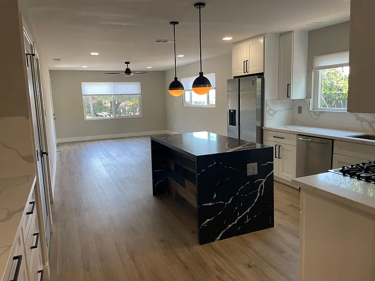 4125 Olympic St — Photo 4
