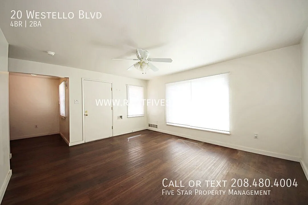 Spacious 4 Bedroom 2 Bathroom Duplex with Fenced Yard! — Photo 2