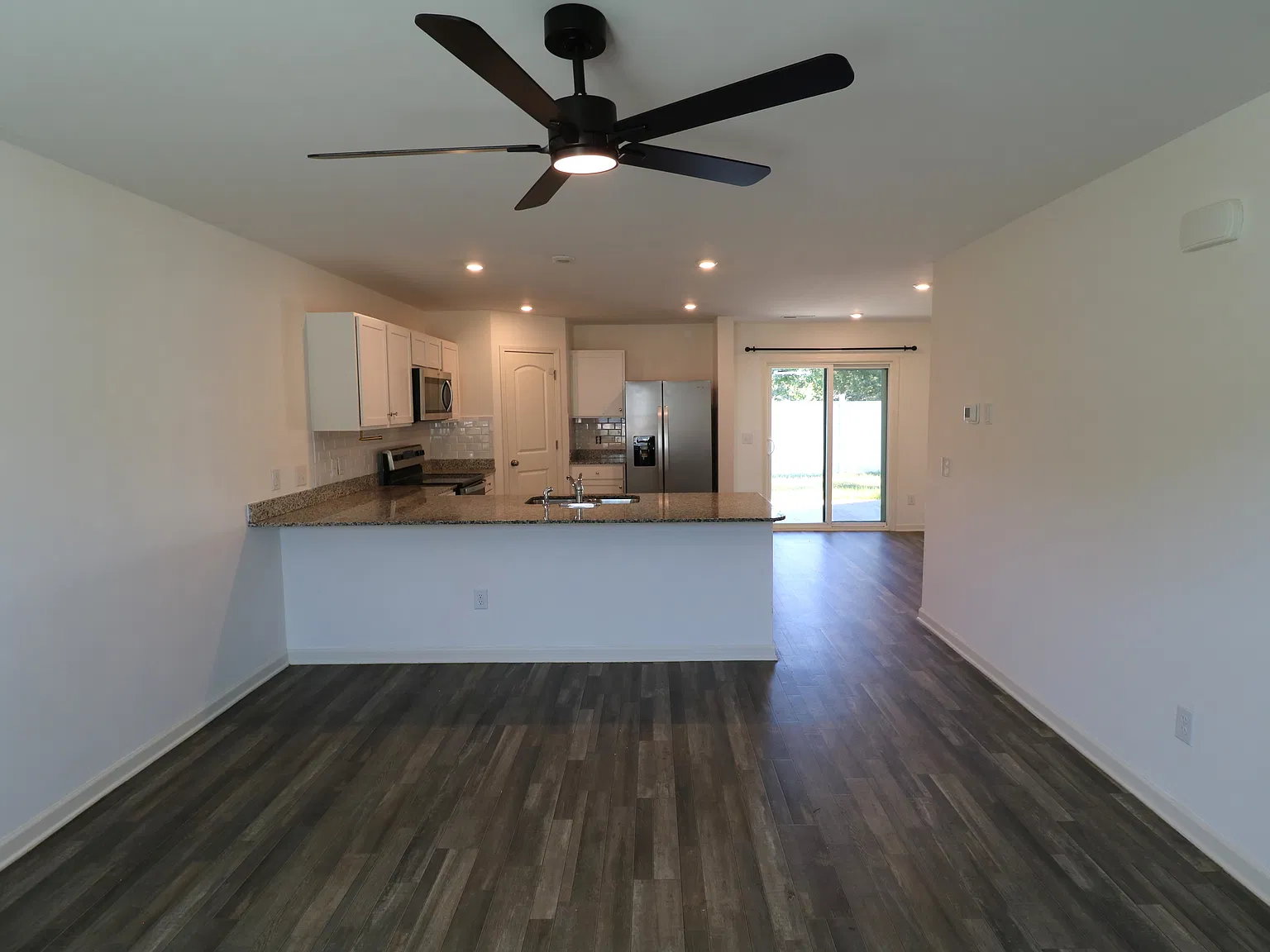 4 bed, $2,050 — Photo 3