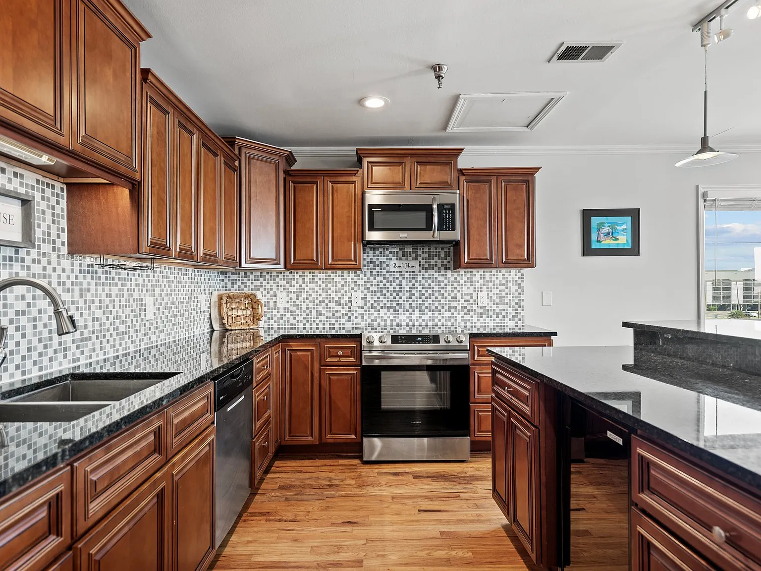 2 bed, 1756 sqft, $2,000 — Photo 3